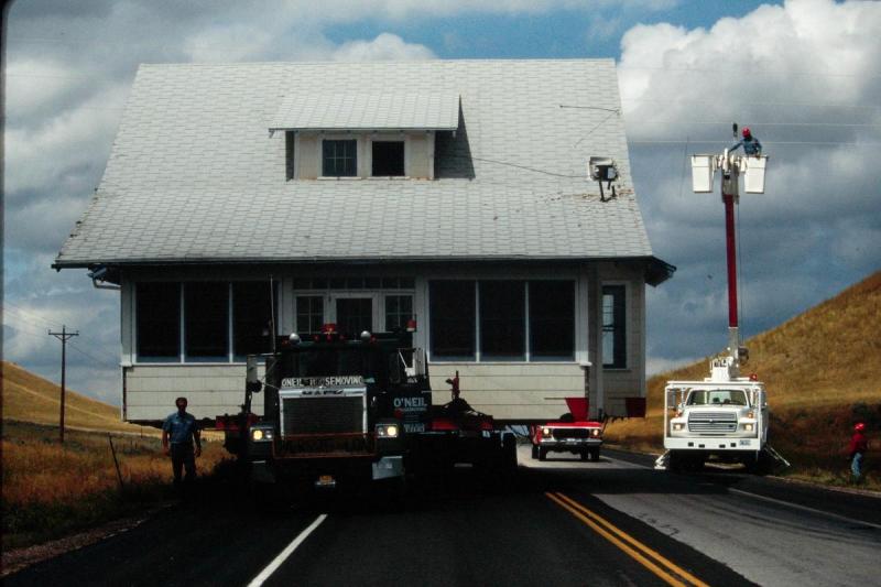 House move on highway