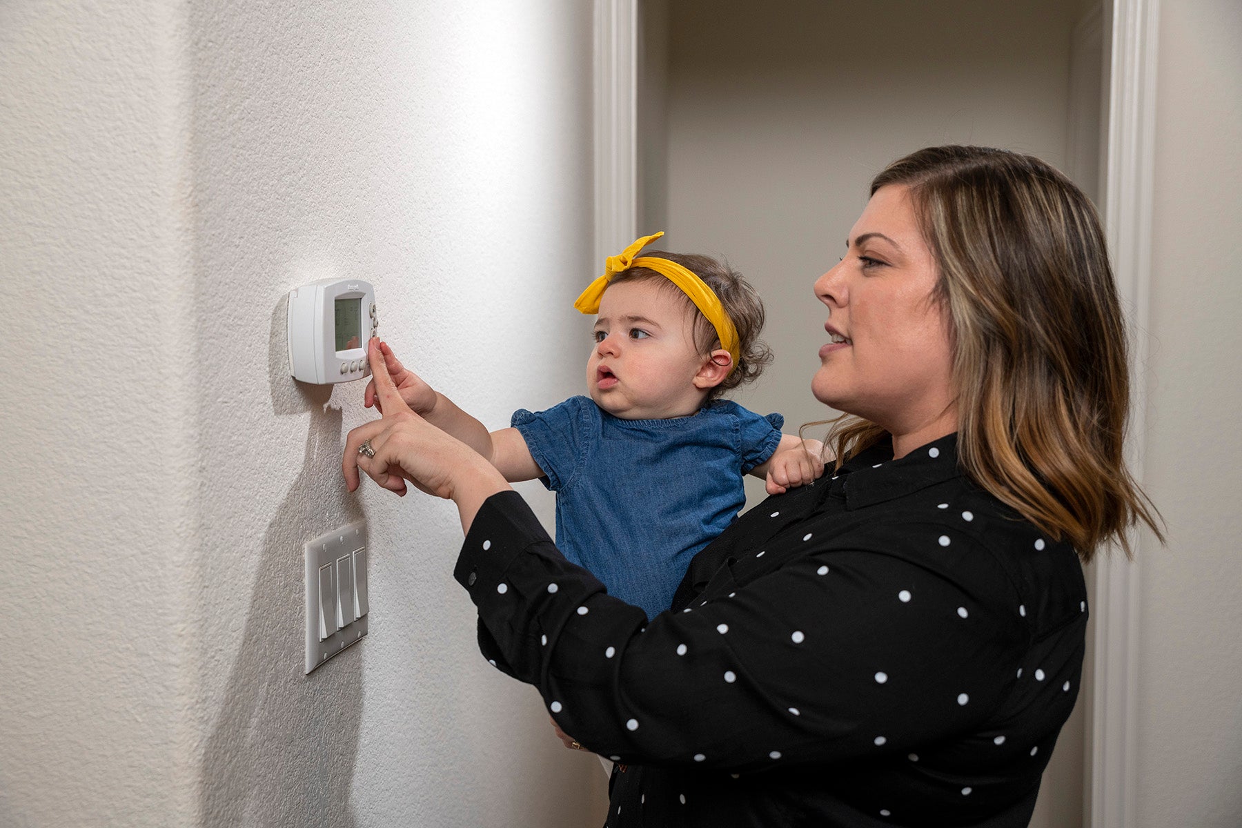 MotherAndDaughterProgrammingThermostat_0.jpg